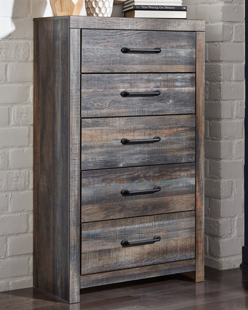 Drystan King Panel Bed with Mirrored Dresser, Chest and 2 Nightstands in Multi - PKG003191