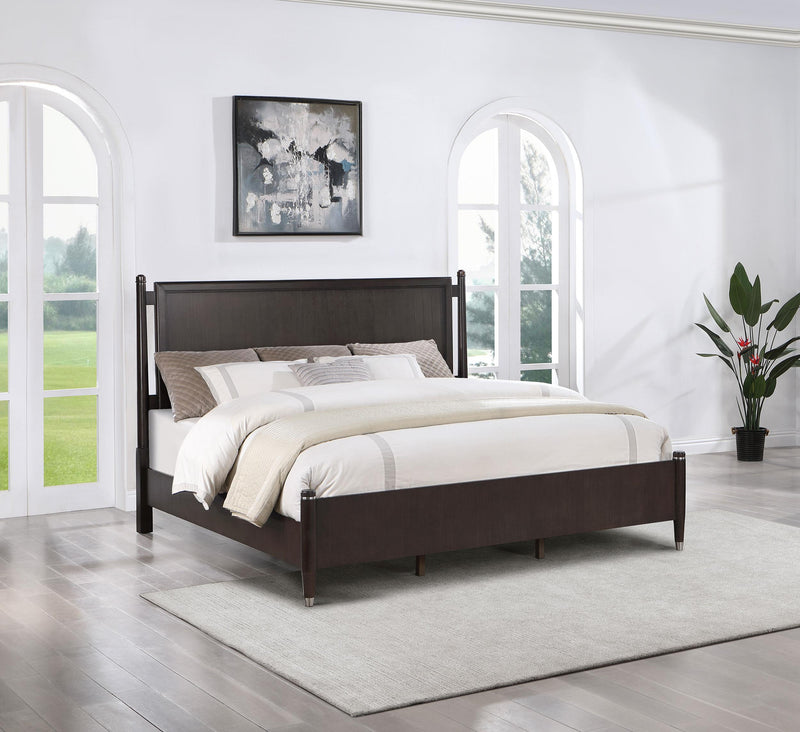 Emberlyn Wood Queen Poster Bed Brown - 223061Q