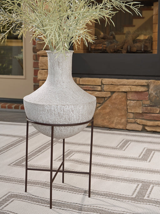 Estonbank Distressed Cream Vase - A2000747