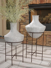 Estonbank Distressed Cream Vase Set - A2000748A1