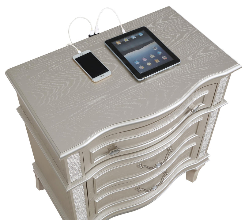 Evangeline 3-drawer Nightstand Silver Oak - 223392