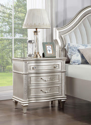 Evangeline 3-drawer Nightstand Silver Oak - 223392