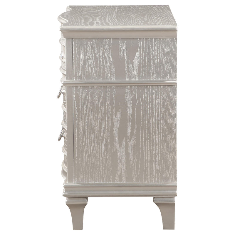 Evangeline 3-drawer Nightstand Silver Oak - 223392