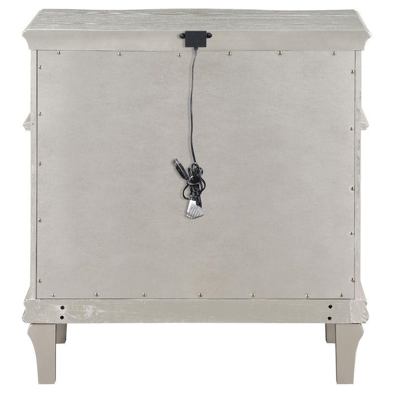 Evangeline 3-drawer Nightstand Silver Oak - 223392