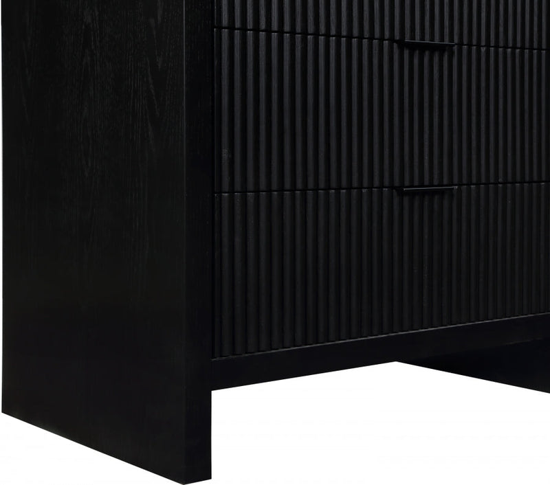 Fairfax Solid Wood And Oak Veneer Chest in Black - 311Black-CH