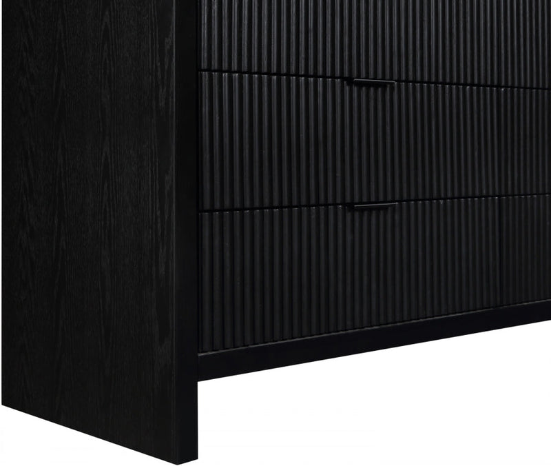 Fairfax Solid Wood And Oak Veneer Dresser in Black - 311Black-D