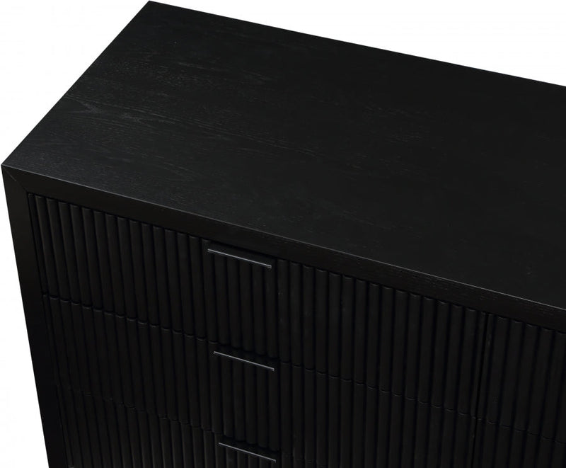 Fairfax Solid Wood And Oak Veneer Dresser in Black - 311Black-D