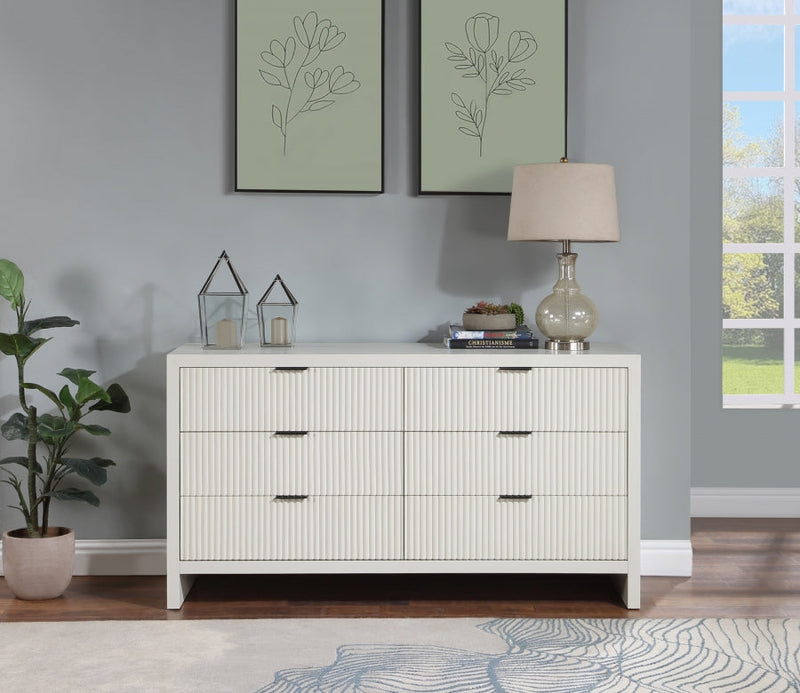 Fairfax Solid Wood And Oak Veneer Dresser in Cream - 311Cream-D