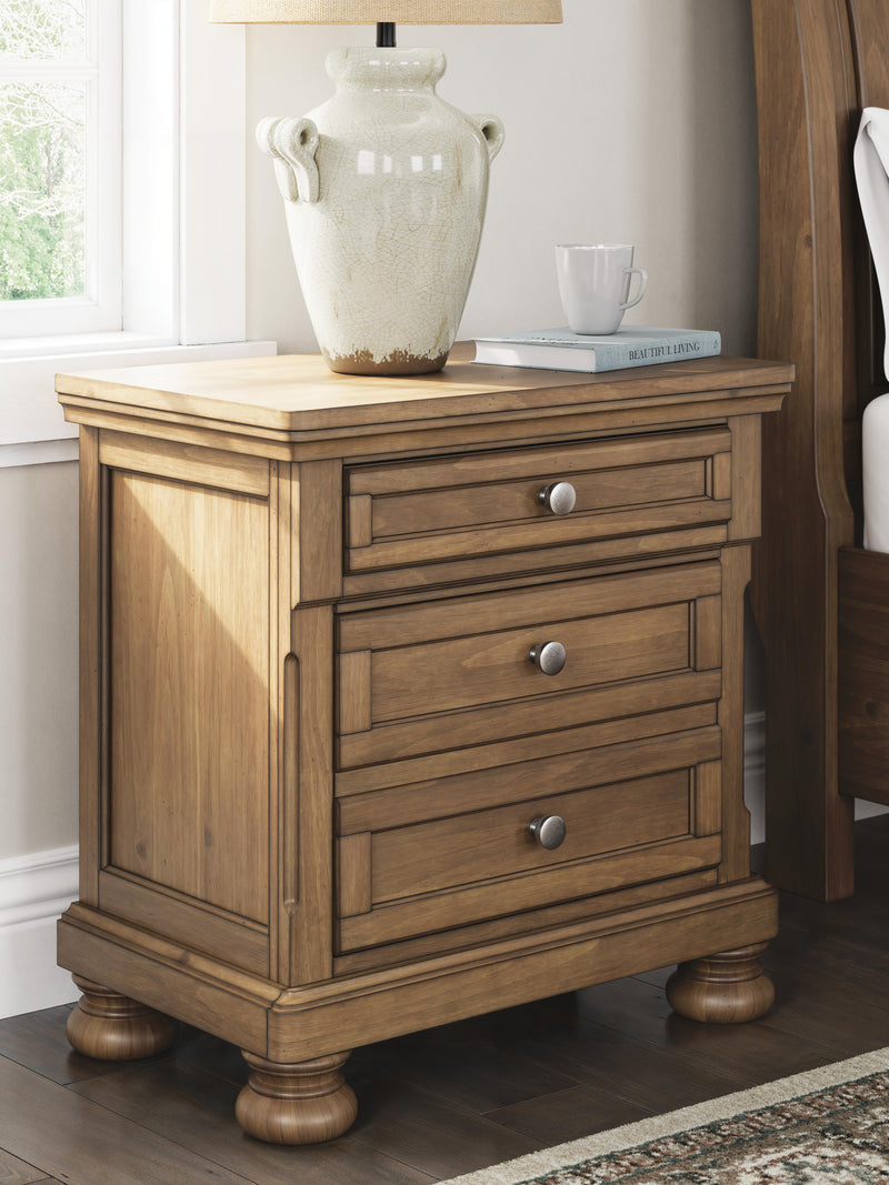 Feddinger King Panel Bed with Mirrored Dresser and Nightstand in Medium Brown - PKG022319