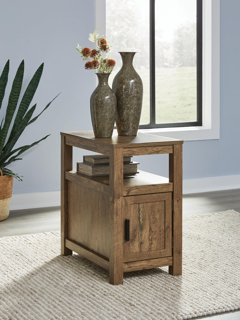 Fendenmore Brown Chairside End Table - T190-117