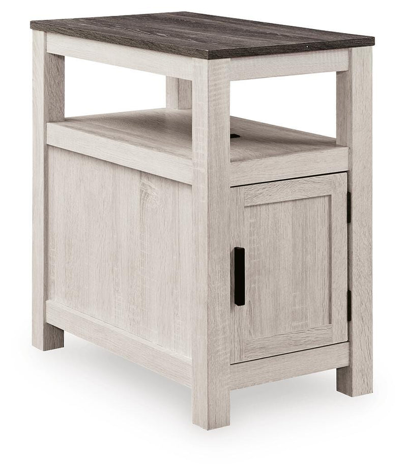Fendenmore Brown Gray/Antique White Chairside End Table - T190-217