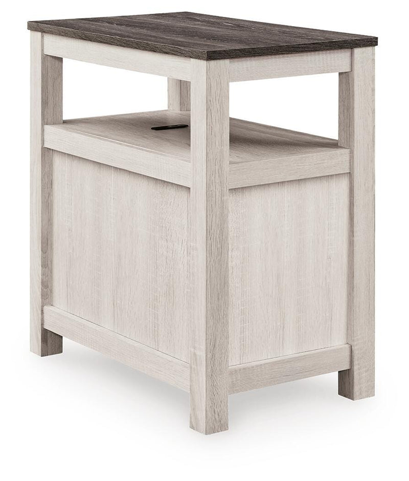 Fendenmore Brown Gray/Antique White Chairside End Table - T190-217