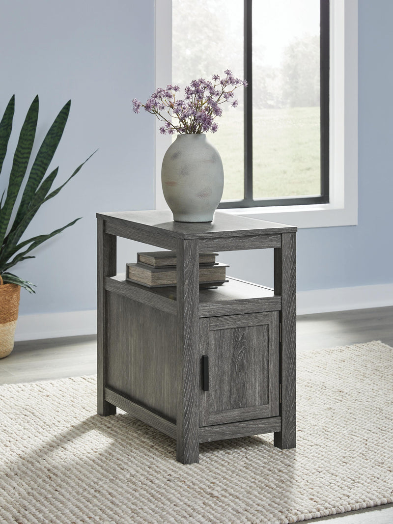 Fendenmore Brown/Gray Chairside End Table - T190-317