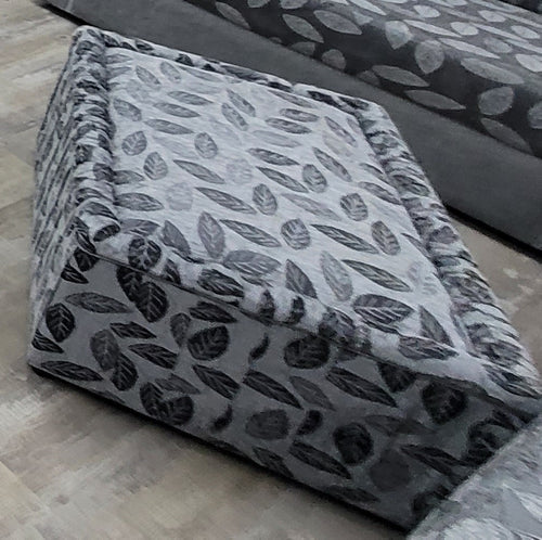 Ferro Livingroom Ottoman Grey in Grey - 106-FER-304G-O