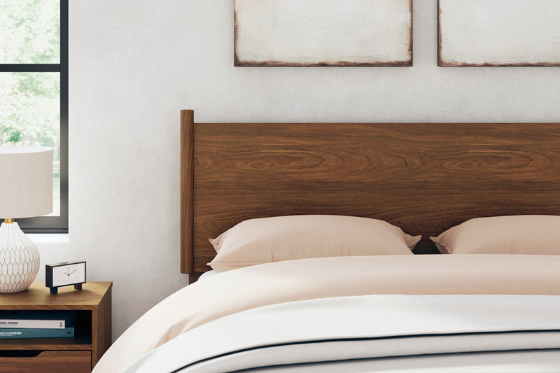 Fordmont Cognac Queen Panel Bed - Gate FurnitureQueen Bed