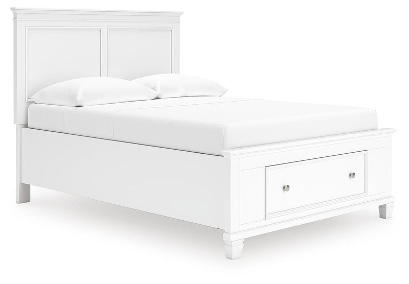 Fortman Full Panel Storage Bed, Dresser and Chest in White - PKG023794