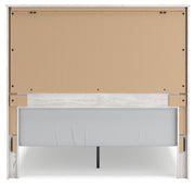 Gerridan Queen Panel Bed with Dresser and 2 Nightstands in White/Gray - PKG019122