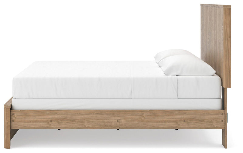 Gramburg Warm Natural Brown King Panel Bed - PCB1121B16