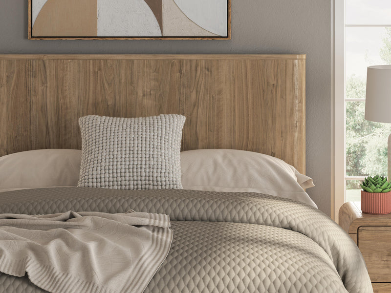 Gramburg Warm Natural Brown Queen Panel Bed - PCB1121B4