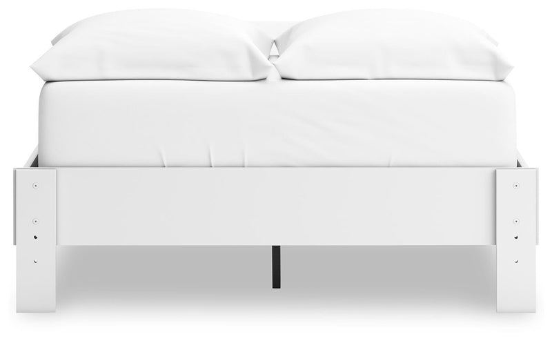 Hallityn Full Platform Bed, Dresser and Nightstand in White - PKG018819