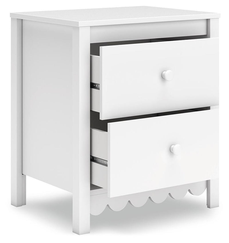 Hallityn Full Platform Bed, Dresser and Nightstand in White - PKG018819