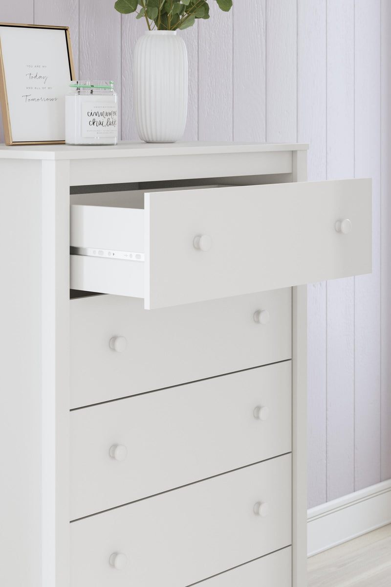 Hallityn Full Platform Bed, Dresser and Nightstand in White - PKG018819