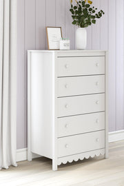 Hallityn Full Platform Bed, Dresser and Nightstand in White - PKG018819