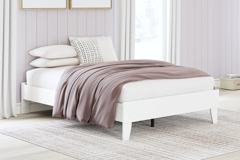 Hallityn Full Platform Bed with 2 Nightstands in White - PKG019025