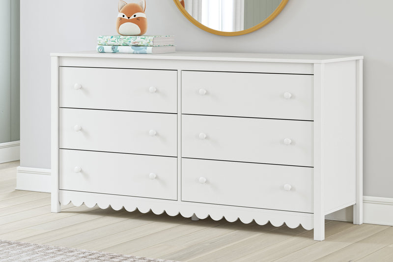 Hallityn Full Platform Bed with Dresser in White - PKG018816
