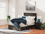 Hollivern Queen Panel Bed and Dresser in Dark Gray - PKG021612