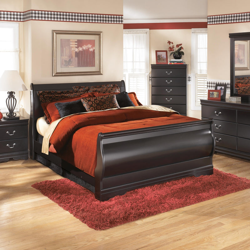Huey Vineyard Black Full Sleigh Bed, Chest and 2 Nightstands - B128B47