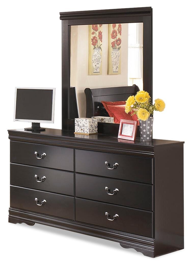 Huey Vineyard Dresser, Mirror, Chest and 2 Nightstands - B128B54