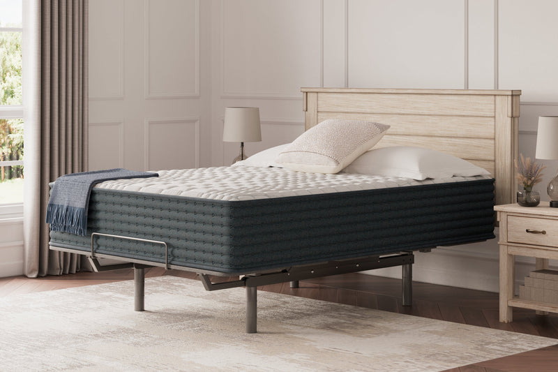Hybrid 1300 White California King Mattress - M43651
