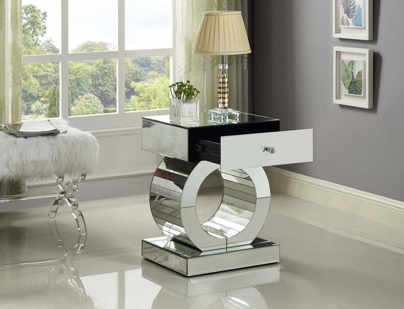 Jocelyn Mirrored End Table in Mirrored - 227-E
