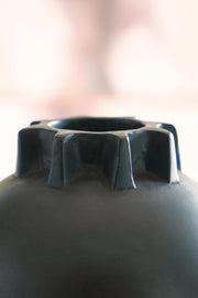 Kaslett Antique Black Vase - A2000950