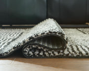 Kurtmen Black/Ivory 5' x 7' Area Rug - R407592