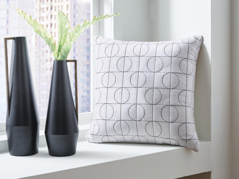 Kydner White/Black Pillow (Set of 4) - A1001107