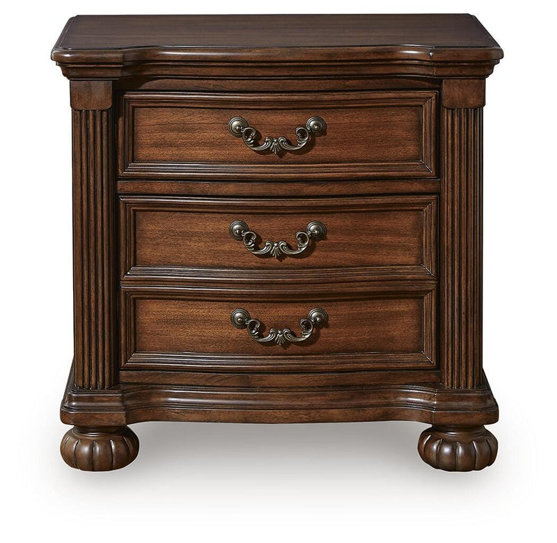 Lavinton Brown King Poster Bed, 2 Chests and Nightstand - B764B12