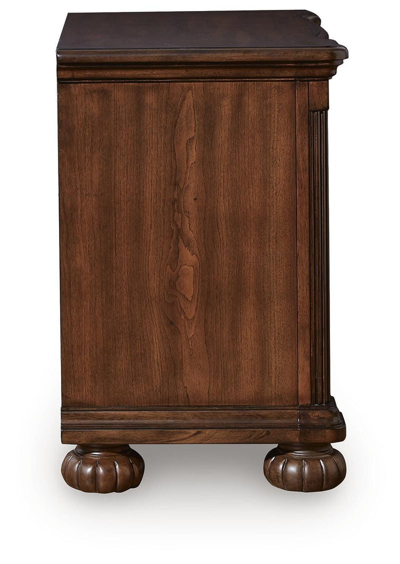 Lavinton Brown King Poster Bed, 2 Chests and Nightstand - B764B12