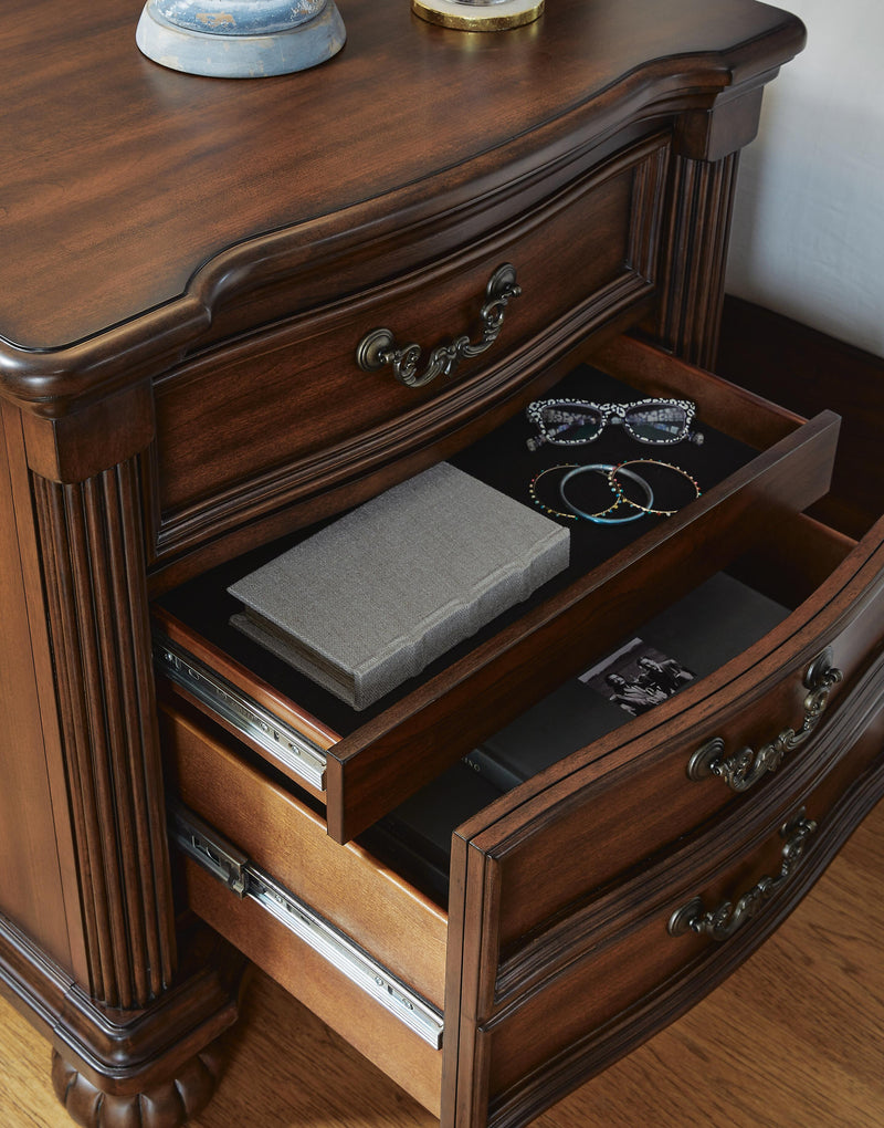 Lavinton Brown King Poster Bed, 2 Chests and Nightstand - B764B12