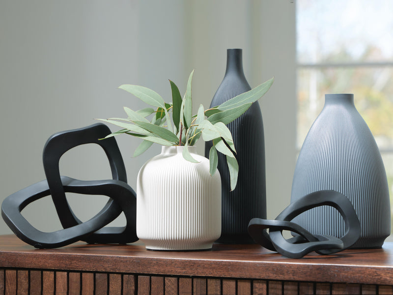 Leithick Black/Tan/Gray Accessory Set (Set of 5) - A2C00211