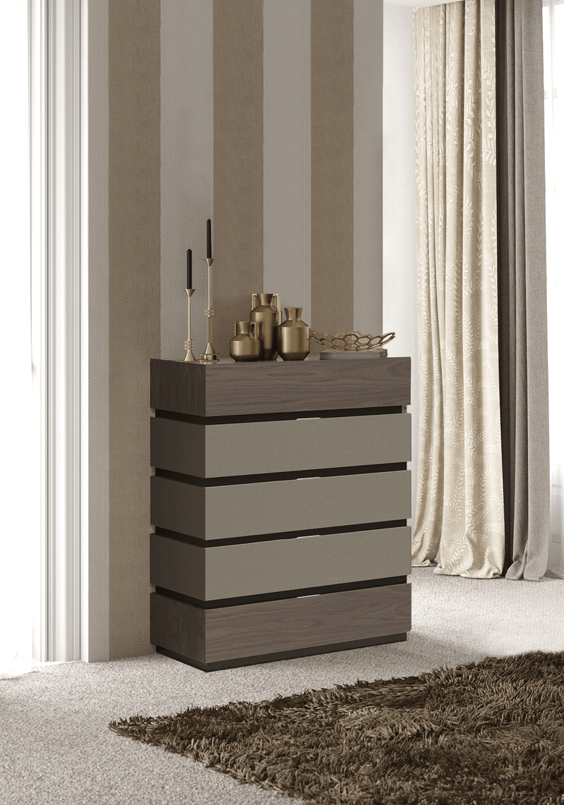 Leo Dresser/Chest/Mirror Set - p10942