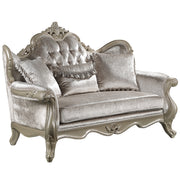 Libertee Loveseat w/3 Pillows - LV03821