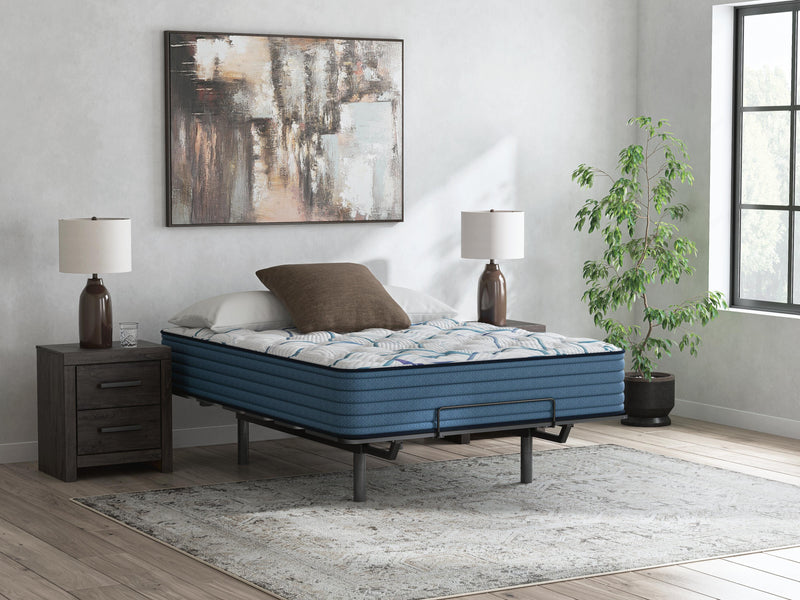 Limited Edition Plush 3.0 White California King Mattress - M45151