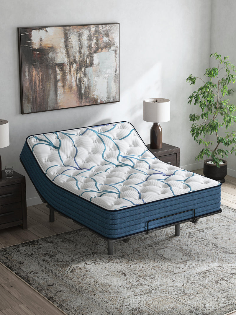 Limited Edition Plush 3.0 White Twin Mattress - M45111