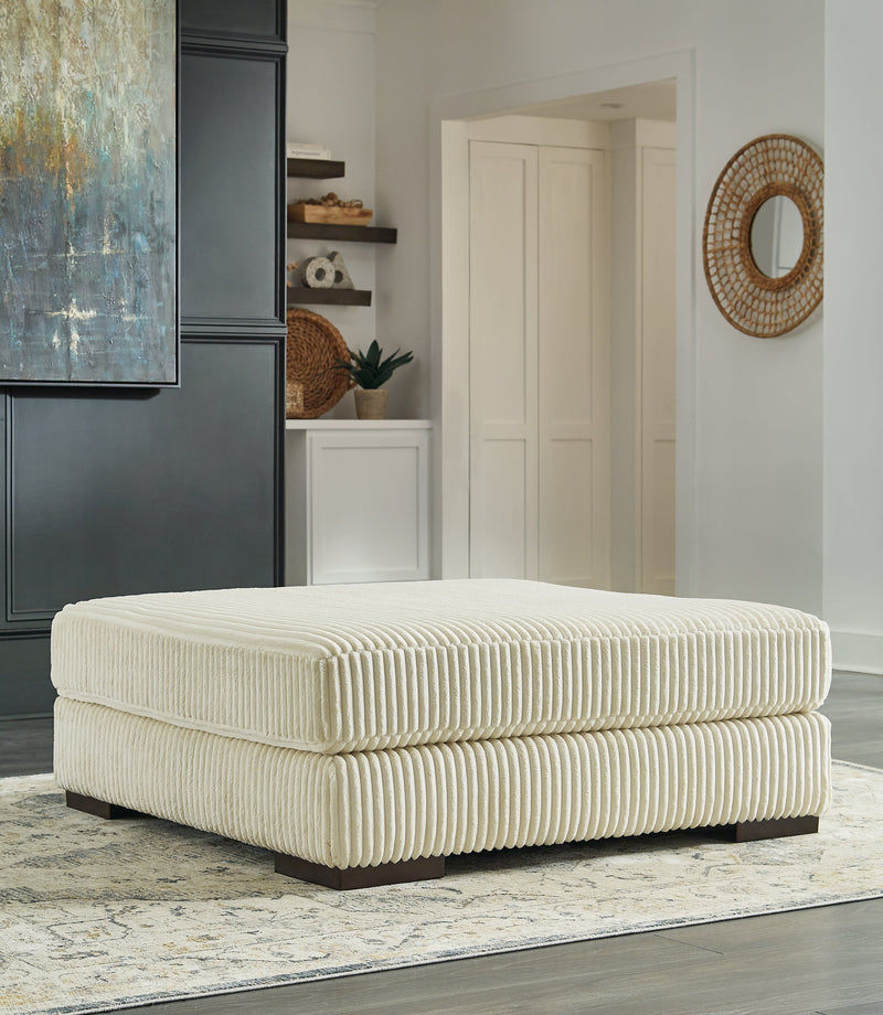 Lindyn 5-Piece Sectional with Ottoman in Ivory - PKG014506