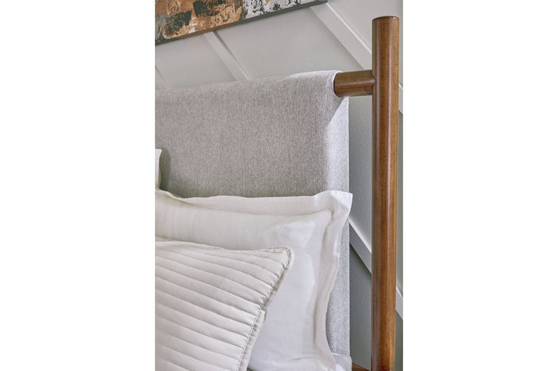 Lyncott Brown Queen Upholstered Panel Bed - Gate FurnitureQueen Bed