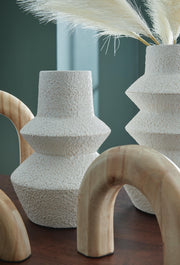 Maddwarth White/Natural Brown Accessory Set (Set of 5) - A2C00214