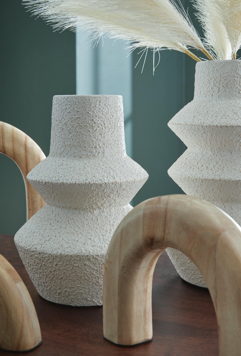 Maddwarth White/Natural Brown Accessory Set (Set of 5) - A2C00214