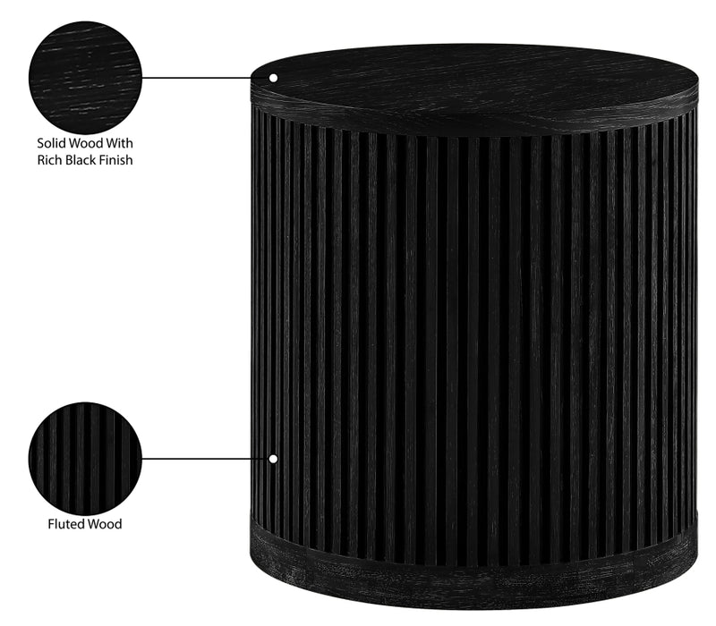 Madera Oak Veneer And Solid Wood End Table in Black - 77031Black-ET